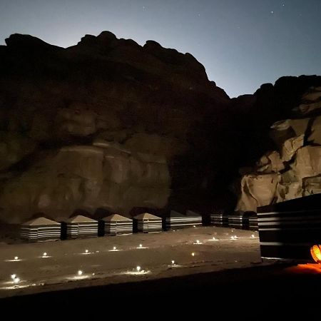 Moon City With Jeep Trips وادي رم المظهر الخارجي الصورة