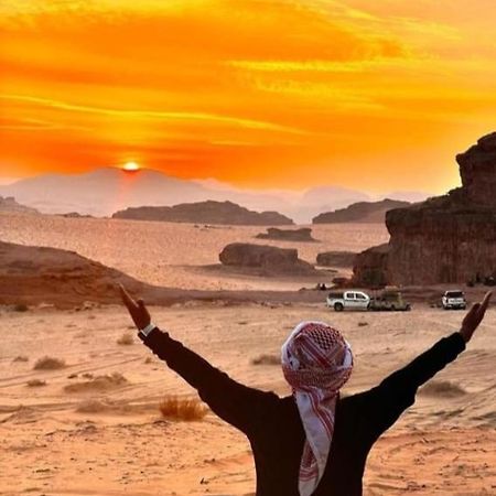 Moon City With Jeep Trips وادي رم المظهر الخارجي الصورة