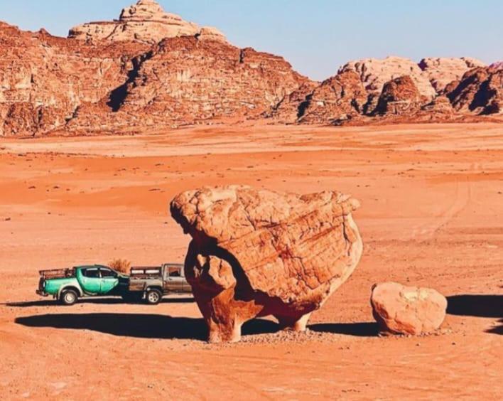 Moon City With Jeep Trips وادي رم المظهر الخارجي الصورة