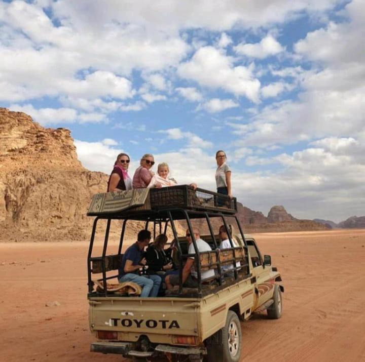 Moon City With Jeep Trips وادي رم المظهر الخارجي الصورة