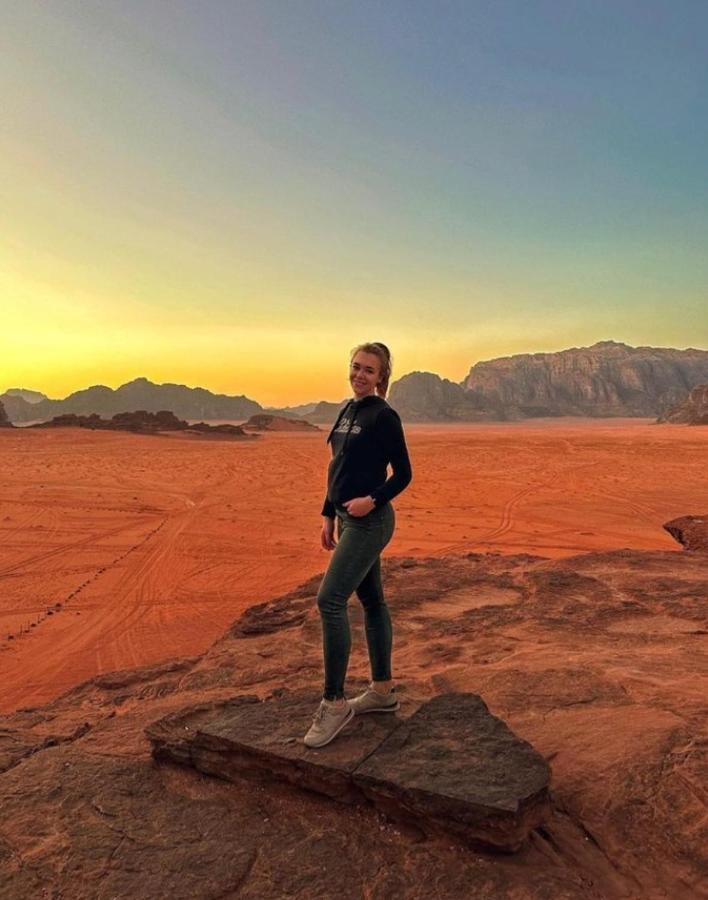 Moon City With Jeep Trips وادي رم المظهر الخارجي الصورة