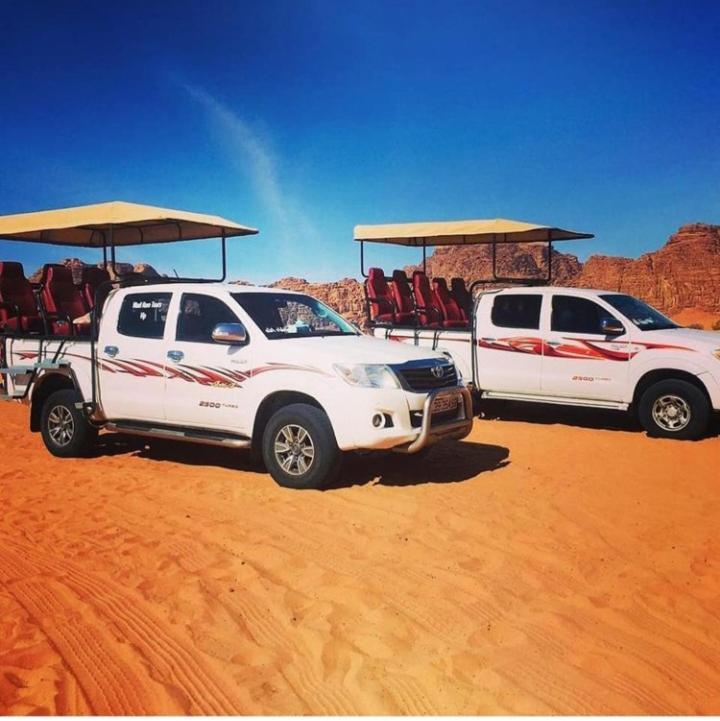 Moon City With Jeep Trips وادي رم المظهر الخارجي الصورة